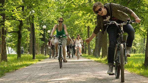 Riding through the park of Kadriorg Tour image